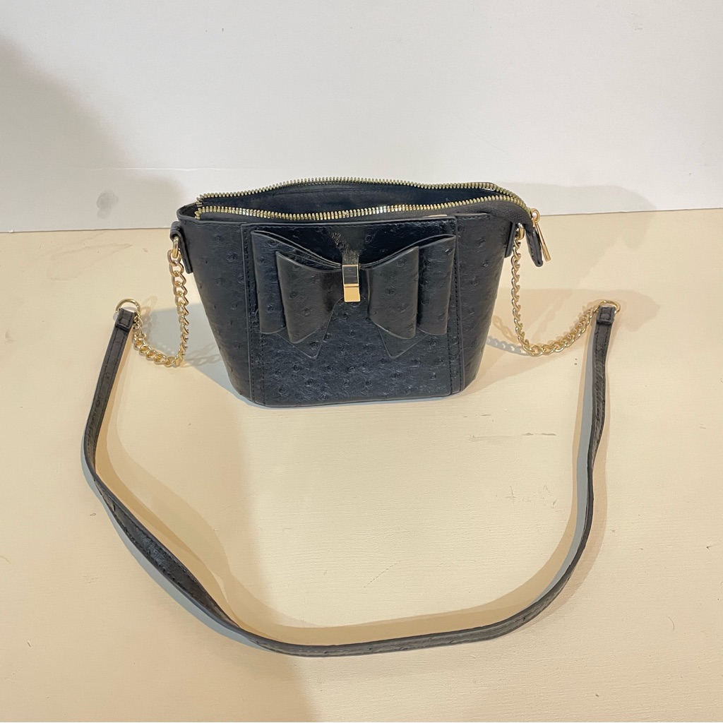 Elegant Black Bow Crossbody Bag